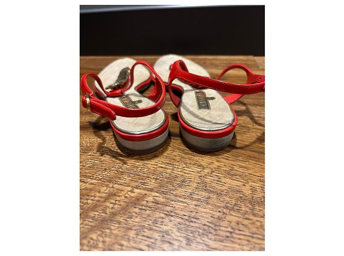 Sandali Thong Chanel in Pelle Verniciata Rossa a Monete Rosso - vista 9