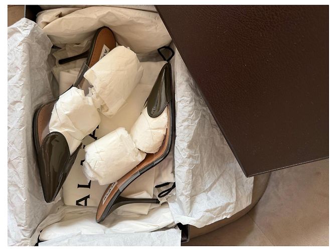 Sandali Alaïa in PVC e pelle verniciata Bianco Marrone scuro - vista 6