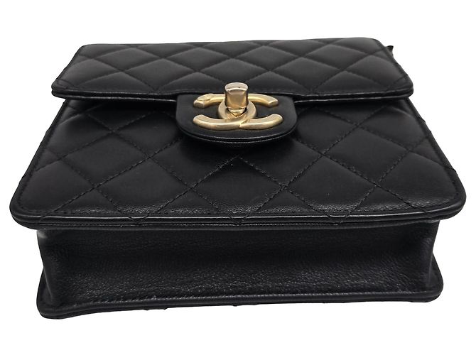 Clutch de aba Chanel Chic Pearls com corrente em pele de cordeiro acolchoada Mini Preto - vista 3