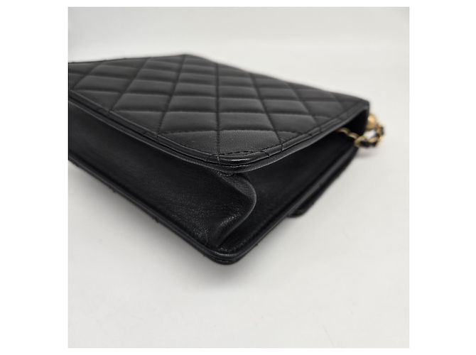 Clutch de aba Chanel Chic Pearls com corrente em pele de cordeiro acolchoada Mini Preto - vista 6