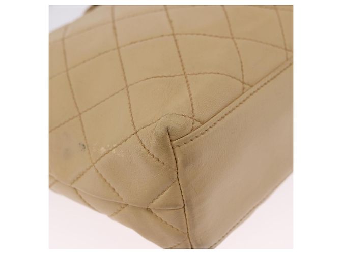 Borsa a tracolla CHANEL Matelasse in pelle d'agnello beige con CC dorato Auth 200437A D'oro - vista 10