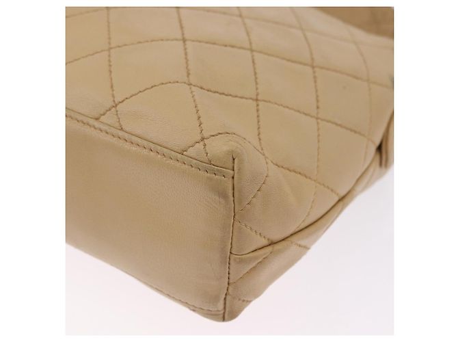 Borsa a tracolla CHANEL Matelasse in pelle d'agnello beige con CC dorato Auth 200437A D'oro - vista 17