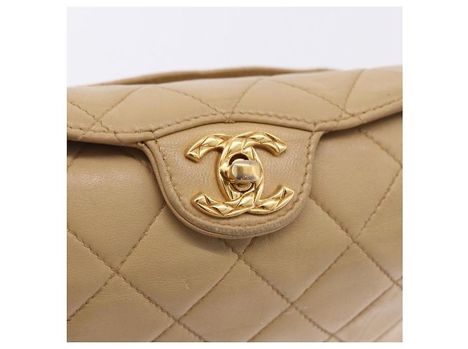 Borsa a tracolla CHANEL Matelasse in pelle d'agnello beige con CC dorato Auth 200437A D'oro - vista 18