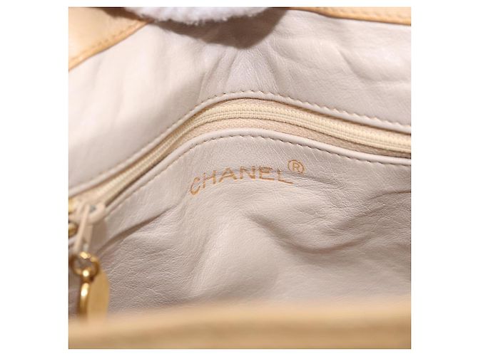 Borsa a tracolla CHANEL Matelasse in pelle d'agnello beige con CC dorato Auth 200437A D'oro - vista 19