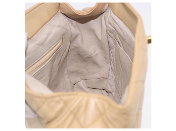 Borsa a tracolla CHANEL Matelasse in pelle d'agnello beige con CC dorato Auth 200437A D'oro - vista 20