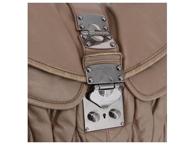 Bolsa Miu Miu Matelassé Bege Silver Auth 199449 Prata - vista 21