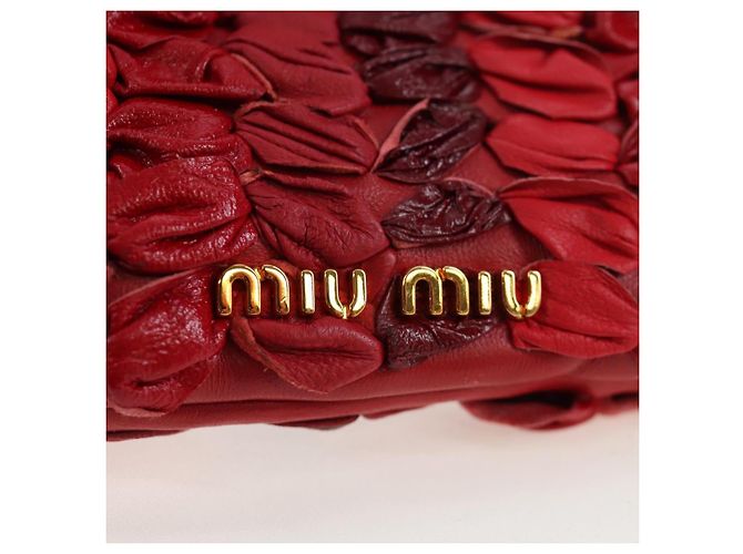 Miu Miu Matelasse Shoulder Pouch Leather Red Gold Tone Auth SW2692M Rosso - vista 19