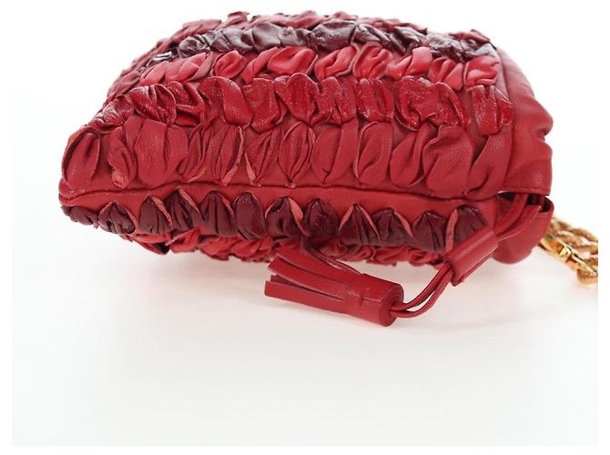Miu Miu Matelasse Shoulder Pouch Leather Red Gold Tone Auth SW2692M Rosso - vista 4