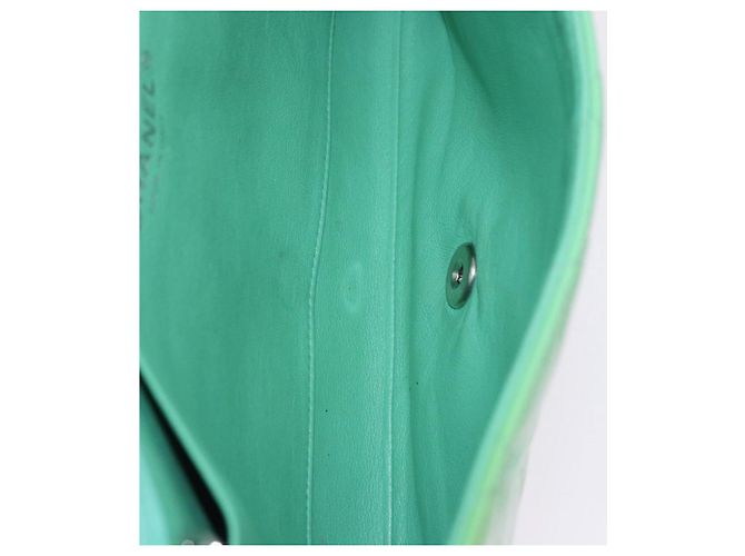 Borsa a tracolla CHANEL Matelasse in vernice verde con CC argento Auth ti3998A - vista 10