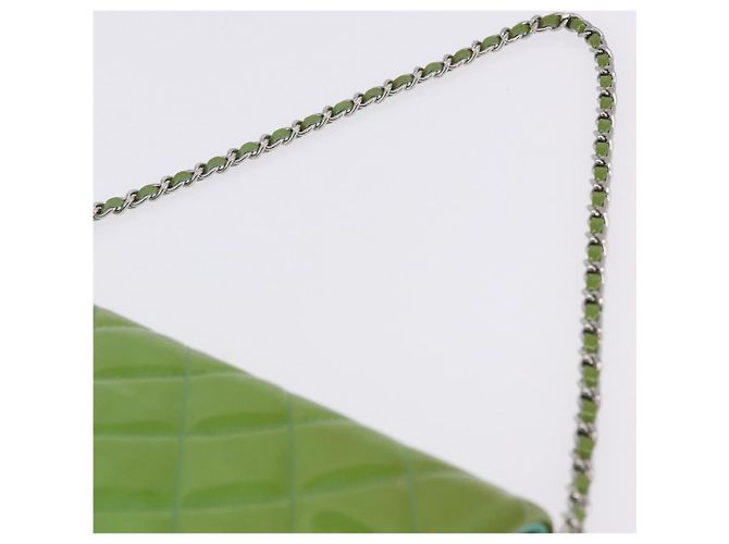 Borsa a tracolla CHANEL Matelasse in vernice verde con CC argento Auth ti3998A - vista 15