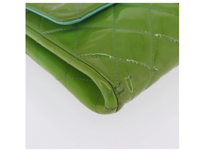 Borsa a tracolla CHANEL Matelasse in vernice verde con CC argento Auth ti3998A - vista 16