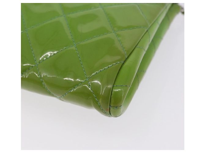 Borsa a tracolla CHANEL Matelasse in vernice verde con CC argento Auth ti3998A - vista 19