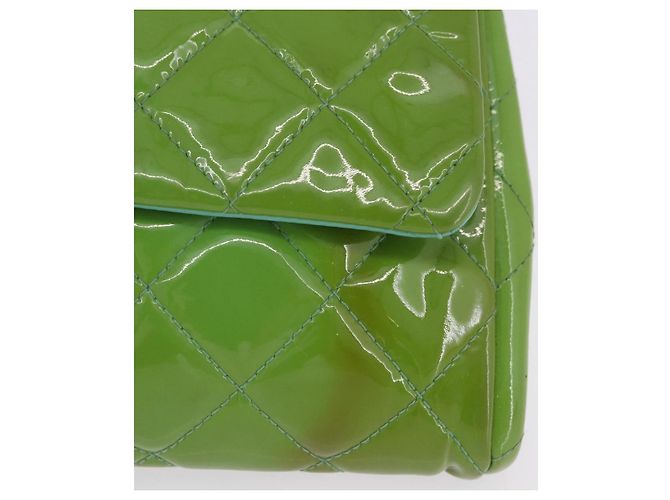 Borsa a tracolla CHANEL Matelasse in vernice verde con CC argento Auth ti3998A - vista 2