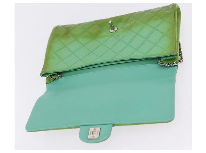 Borsa a tracolla CHANEL Matelasse in vernice verde con CC argento Auth ti3998A - vista 21