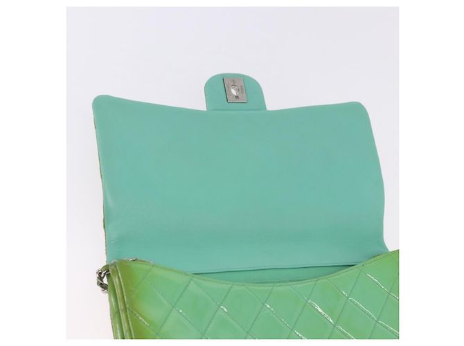 Borsa a tracolla CHANEL Matelasse in vernice verde con CC argento Auth ti3998A - vista 22