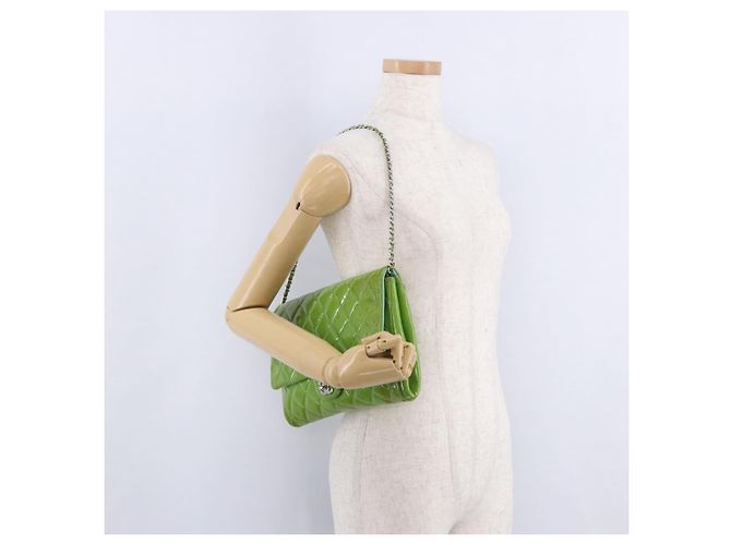 Borsa a tracolla CHANEL Matelasse in vernice verde con CC argento Auth ti3998A - vista 29