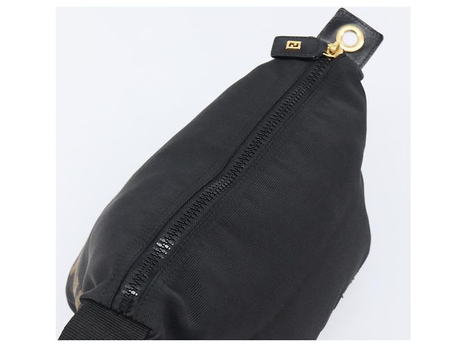Pouch a mano FENDI Zucca Canvas Nero Marrone Auth 203003 - vista 10