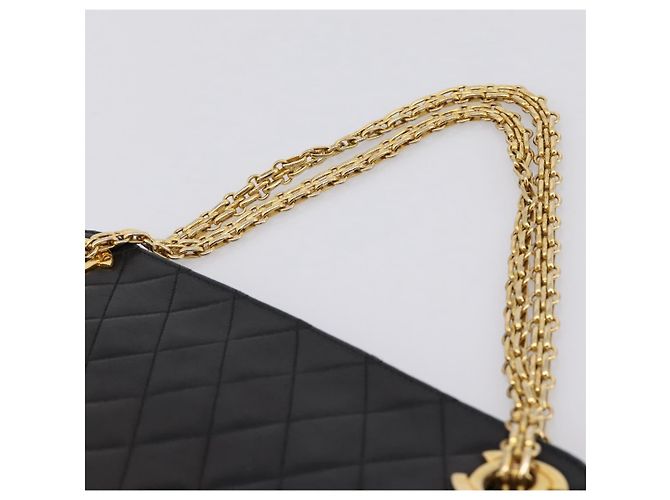 Borsa a tracolla CHANEL Matelasse con catena in pelle d'agnello nera e oro CC Auth 200758V Nero D'oro - vista 8