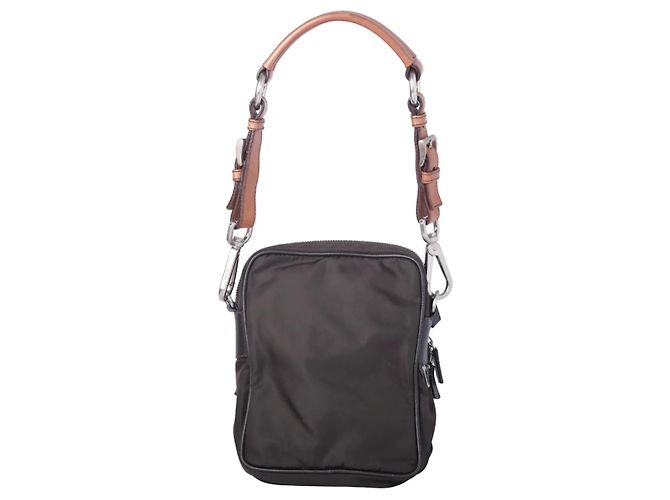 Prada Schultertasche aus schwarzem Nylon mit silberner Hardware - Ansicht 3