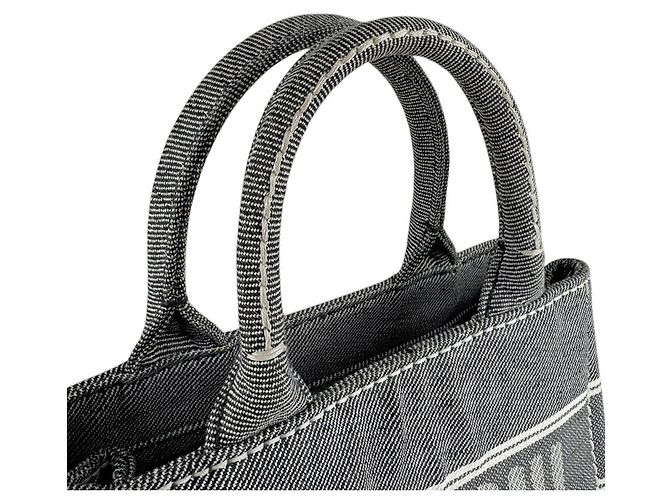 Miu Miu Handtasche aus schwarzem Canvas - Ansicht 10