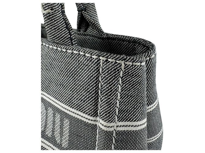 Miu Miu Handtasche aus schwarzem Canvas - Ansicht 7
