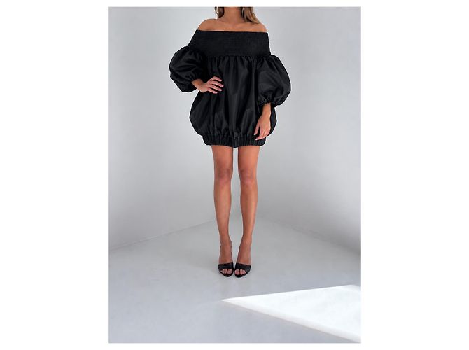 Jean Patou Patou Runway Herbst 2023 Schwarzes Off-Shoulder Minikleid - Ansicht 2