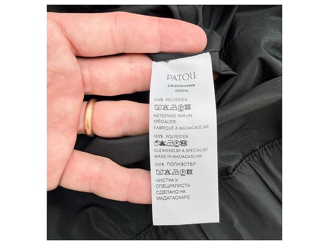 Jean Patou Patou Runway Herbst 2023 Schwarzes Off-Shoulder Minikleid - Ansicht 9