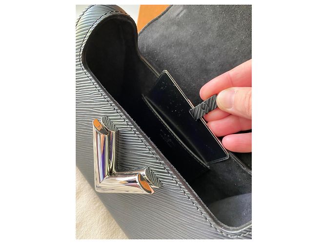 Louis Vuitton Twist MM Borsa Pelle Epi Nera Nero - vista 17