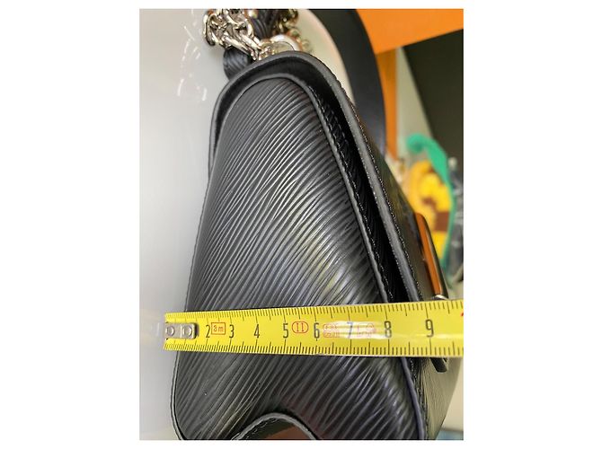 Louis Vuitton Twist MM Borsa Pelle Epi Nera Nero - vista 19
