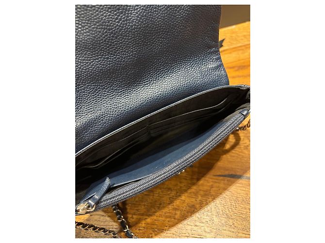 Chanel Borsa a patta in pelle grana blu navy Blu scuro - vista 10