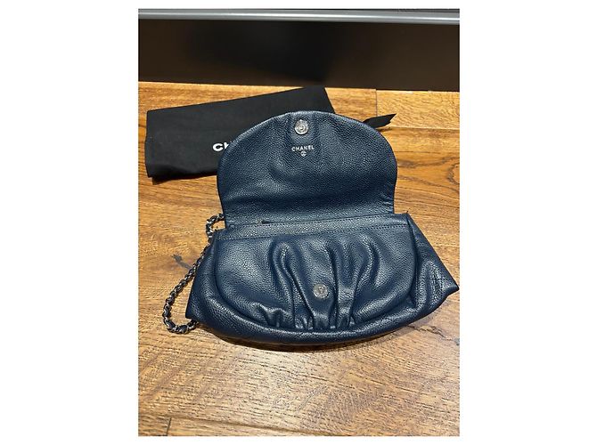 Chanel Borsa a patta in pelle grana blu navy Blu scuro - vista 11