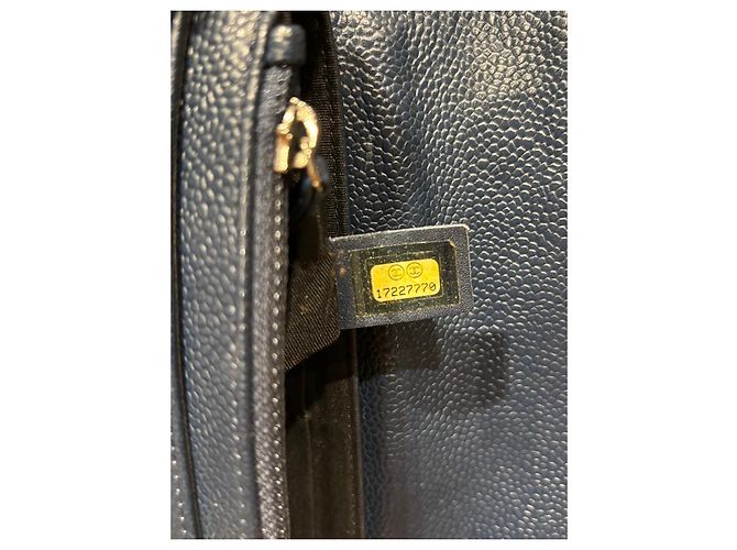 Chanel Borsa a patta in pelle grana blu navy Blu scuro - vista 4
