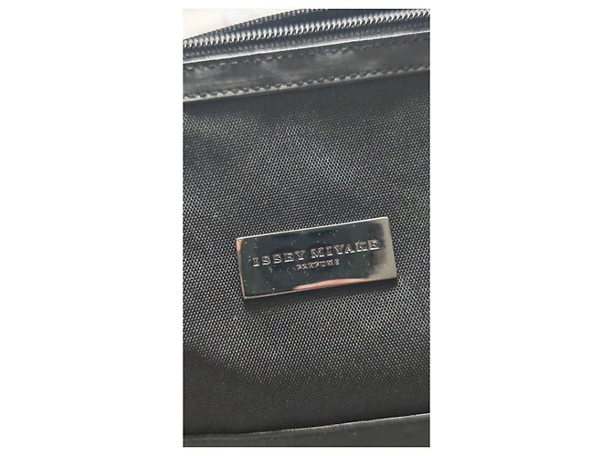 Pochette Issey Miyake nera in pelle e tessuto Nero - vista 2