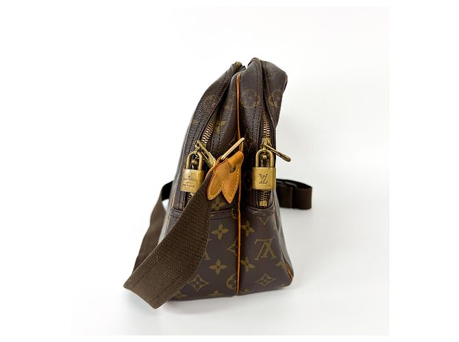 Louis Vuitton Reporter Monogram Canvas PM Marrom - vista 3