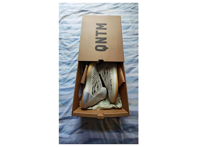 Sneakers Adidas Yzy Qntm Beige - vista 4
