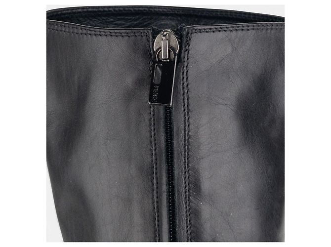 Fendi by Karl Lagerfeld Reitstiefel mit mittlerem Schaft aus den 2000ern Schwarz - Ansicht 8