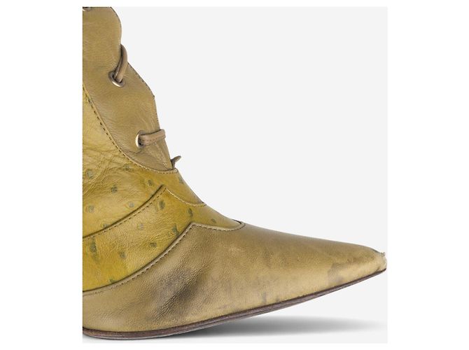 Stivali alti in struzzo con lacci e tacco Dior by Galliano AW00 Giallo - vista 14