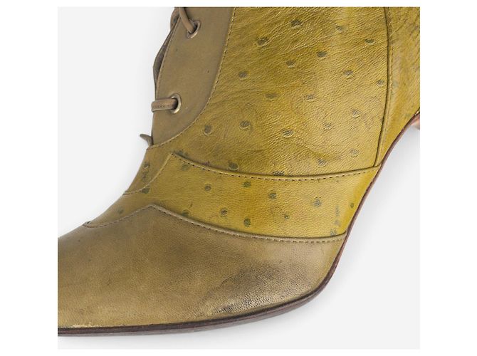 Stivali alti in struzzo con lacci e tacco Dior by Galliano AW00 Giallo - vista 15