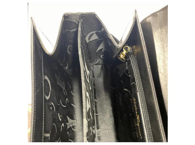 Salvatore Ferragamo Gancini Handtasche Schwarz - Ansicht 8