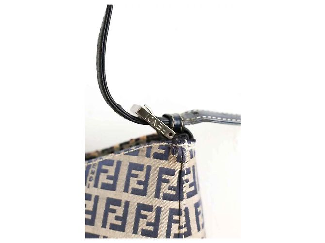 Fendi Borsa a tracolla Baguette grigia Grigio - vista 3