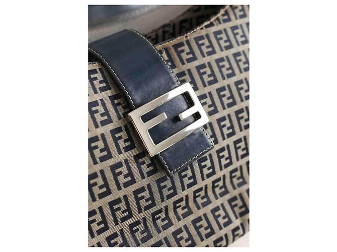 Fendi Borsa a tracolla Baguette grigia Grigio - vista 7