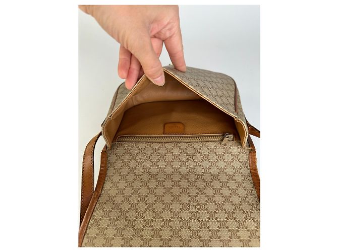 Céline Bolsa Tiracolo com Aba Vintage Celine Macadam Canvas Beige Brown Bege - vista 3