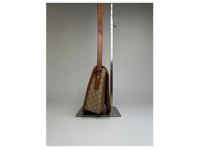 Céline Bolsa Tiracolo com Aba Vintage Celine Macadam Canvas Beige Brown Bege - vista 4