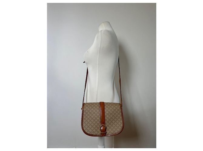 Céline Bolsa Tiracolo com Aba Vintage Celine Macadam Canvas Beige Brown Bege - vista 8
