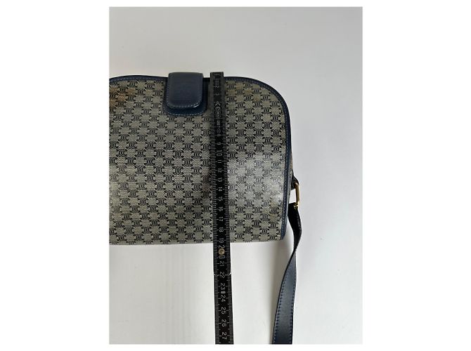 Céline Vintage Celine Monogram Canvas Umhängetasche mit Klappe Navy Beige Marineblau - Ansicht 12