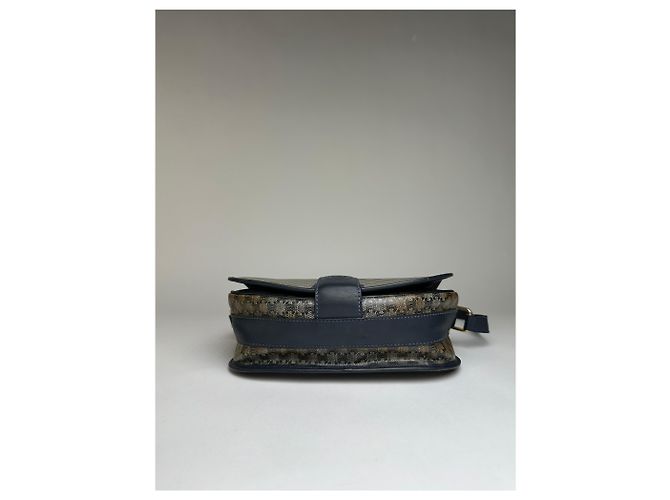 Céline Vintage Celine Monogram Canvas Umhängetasche mit Klappe Navy Beige Marineblau - Ansicht 13
