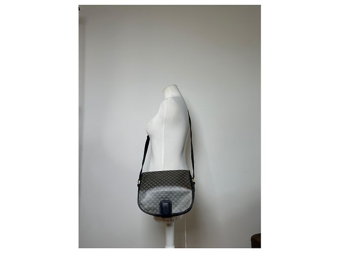 Céline Vintage Celine Monogram Canvas Umhängetasche mit Klappe Navy Beige Marineblau - Ansicht 8