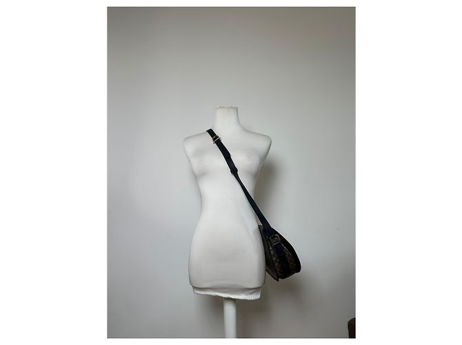 Céline Vintage Celine Monogram Canvas Umhängetasche mit Klappe Navy Beige Marineblau - Ansicht 9