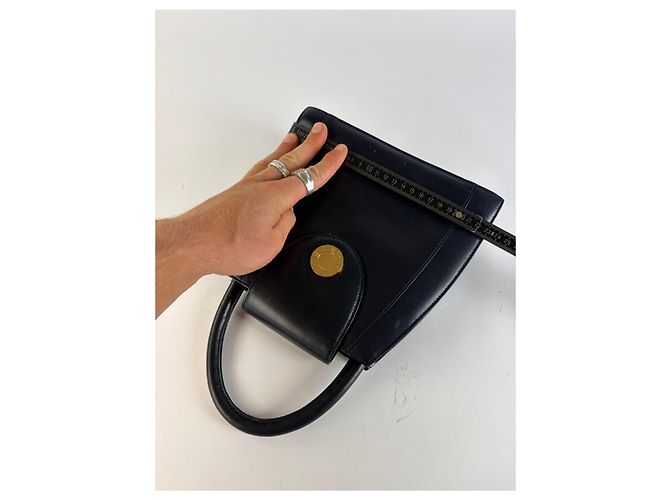 Vintage Givenchy strukturierte Lederhandtasche mit oberem Griff Navy Gold Marineblau - Ansicht 8