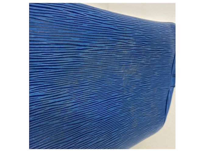 Noe Borsa a tracolla Louis Vuitton Epi Petit Noé Blu - vista 10